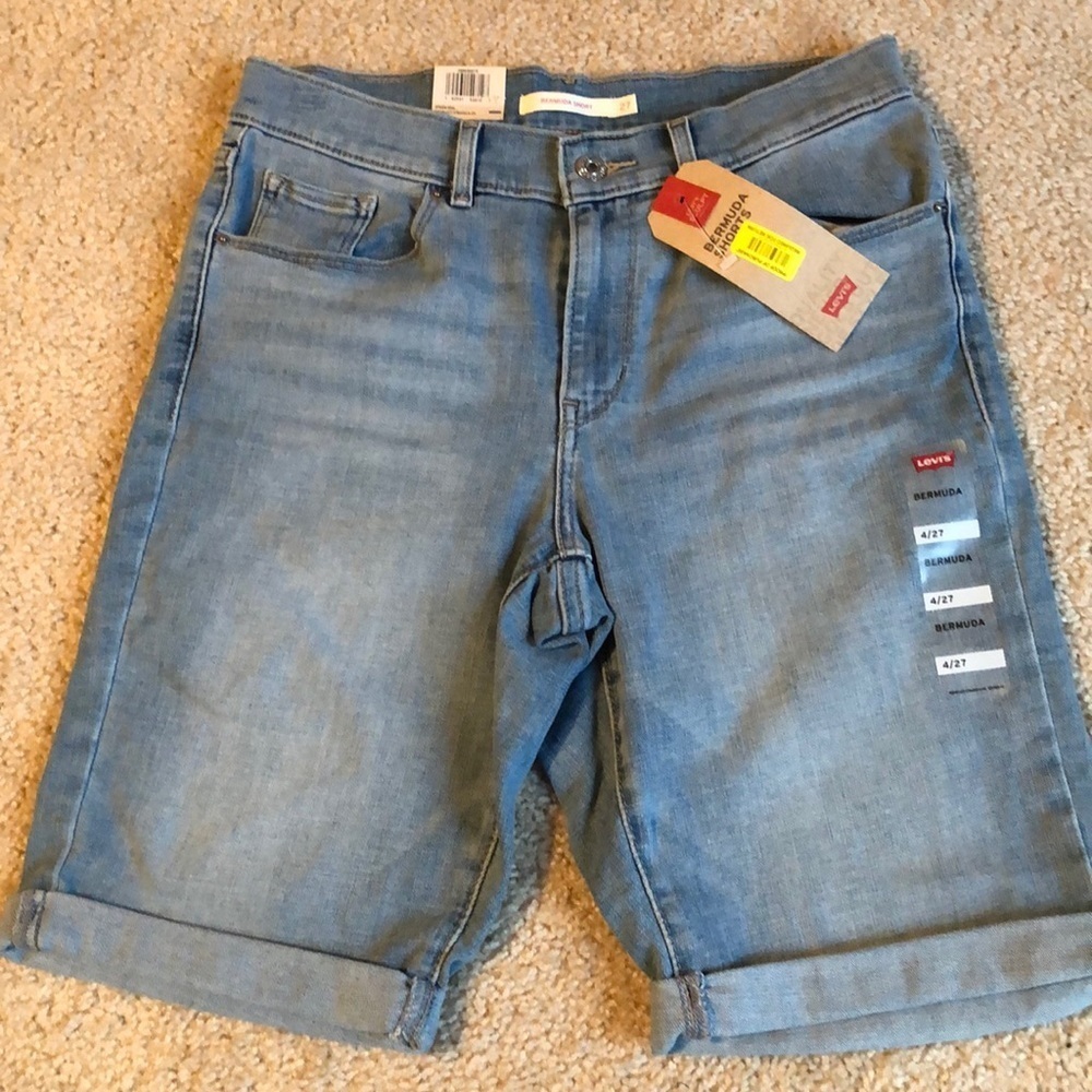 Levi’s Women’s Bermuda denim blue jean Shorts light wash size 4 - Picture 3 of 7
